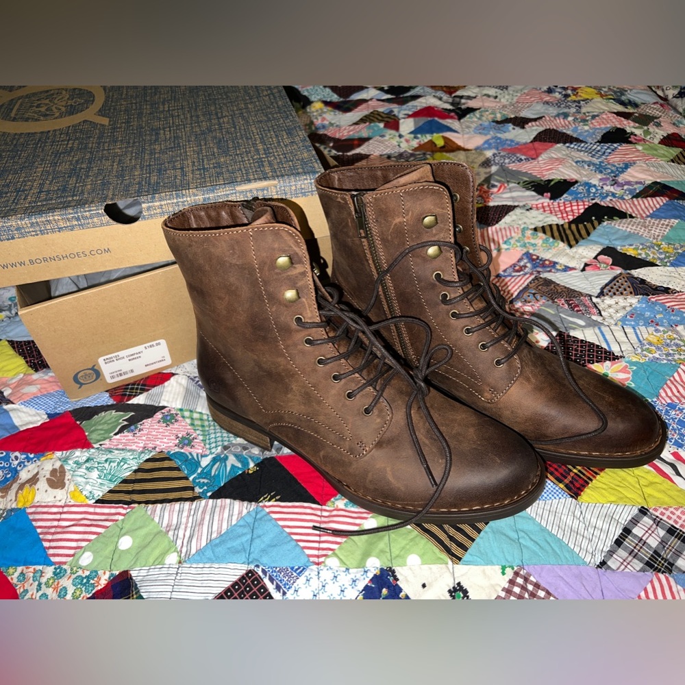 Born combat boots style Boreen